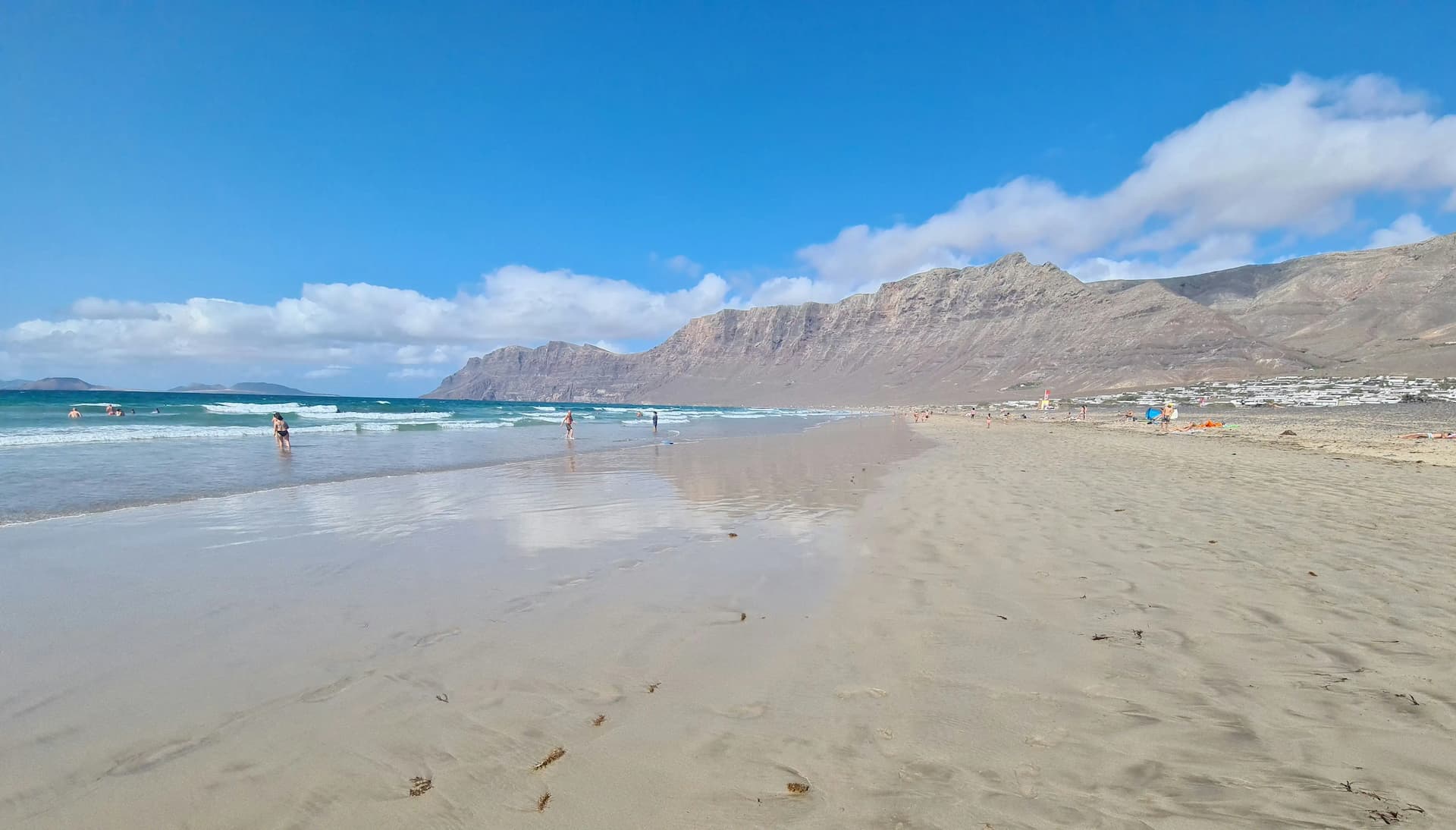 Best beaches to visit in Arrecife