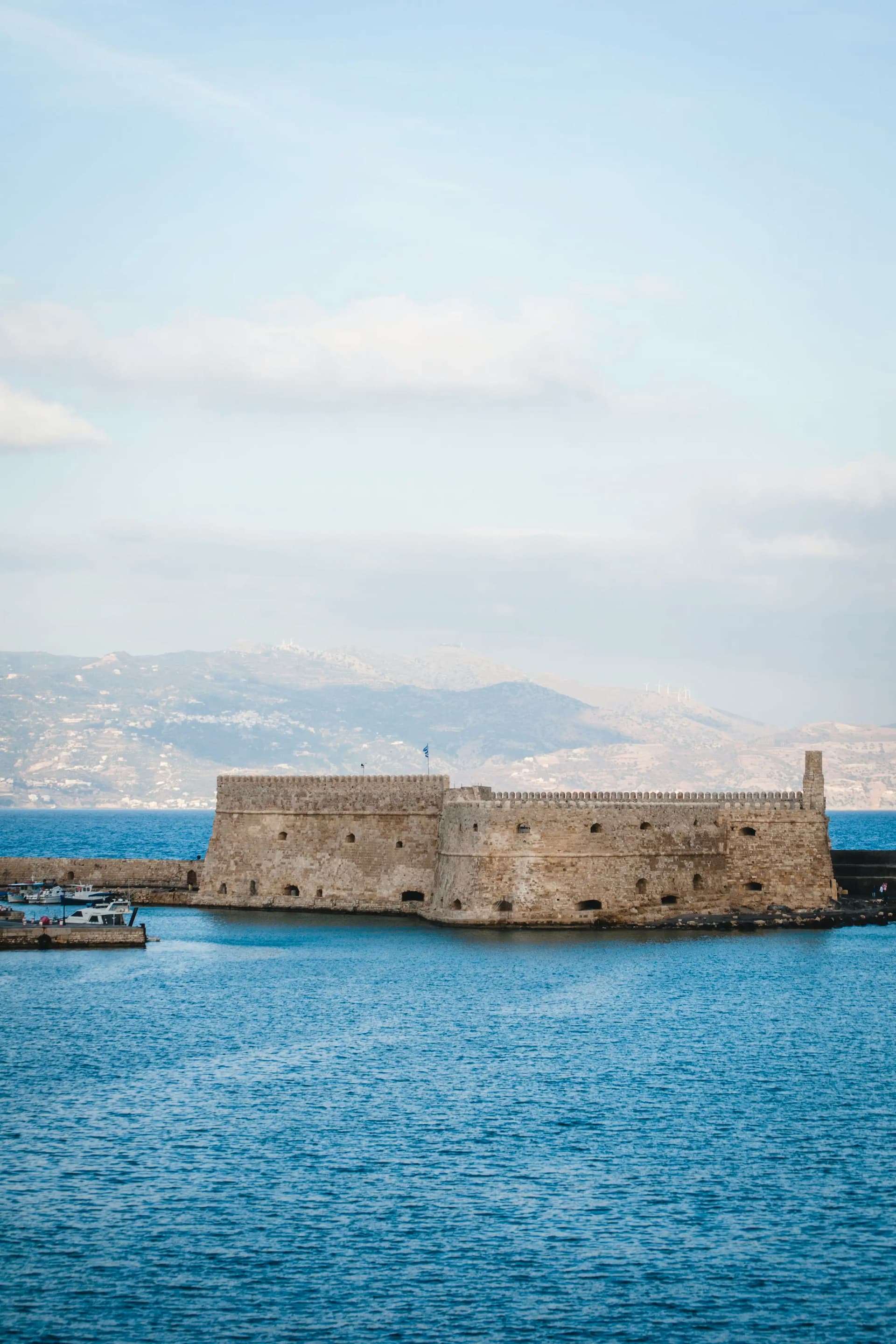 What are the top things to do in Amoudara?